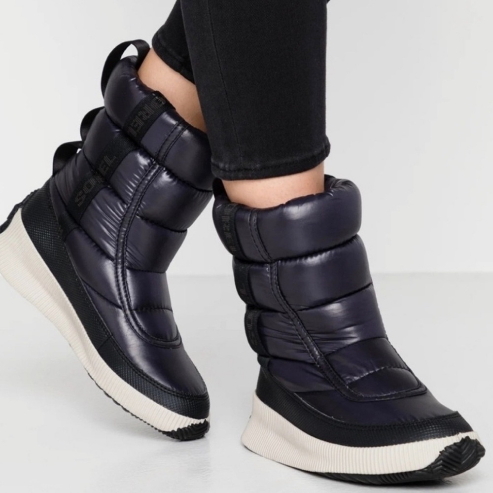 SOREL Out N About Puffy Quilted Caribou Winter Boots in Navy Blue | 9.5